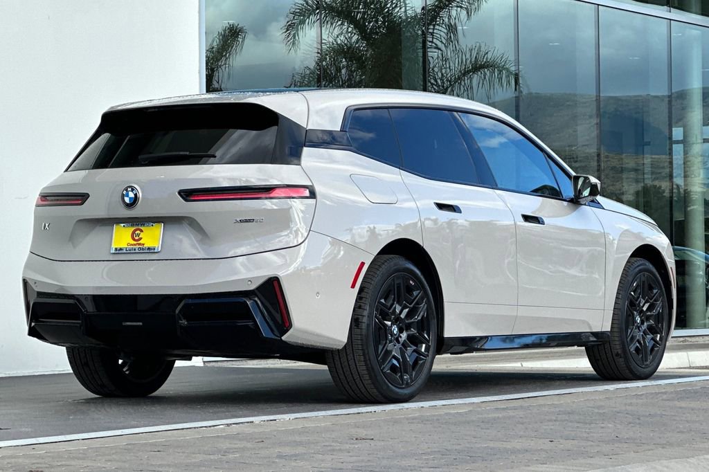 New 2026 BMW iX xDrive60 w/ M Sport Package image 3