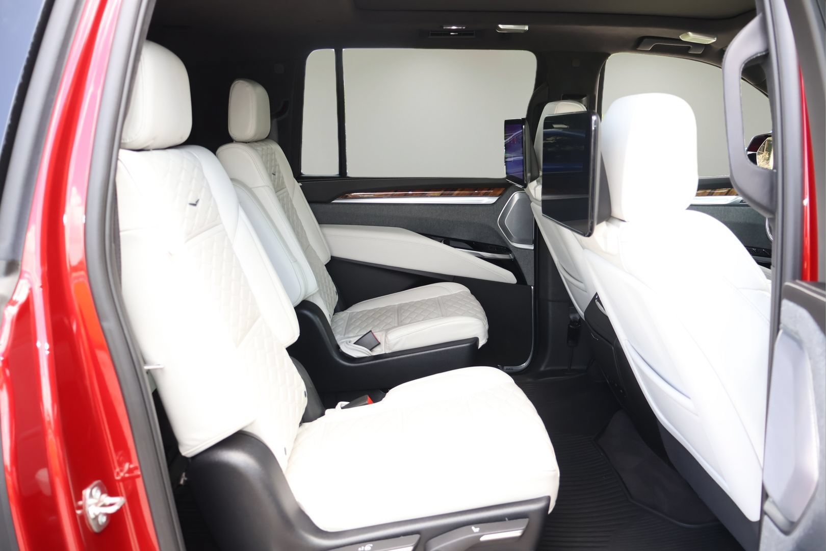 Certified 2025 Cadillac Escalade ESV Sport Platinum AWD/4WD image 17