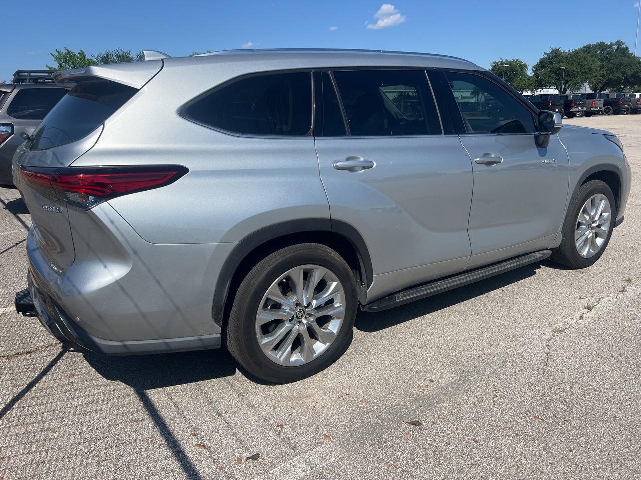 Used 2020 Toyota Highlander Limited FWD image 4
