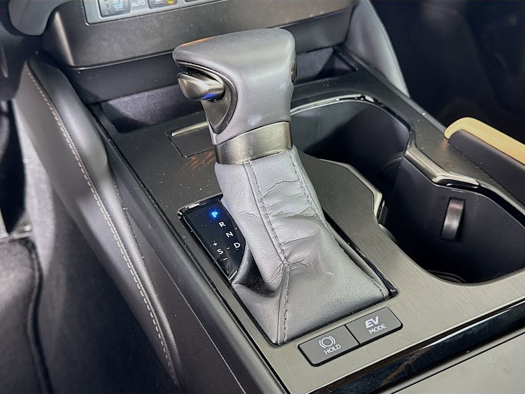 Certified 2025 Lexus ES 300h w/ Premium Package image 17