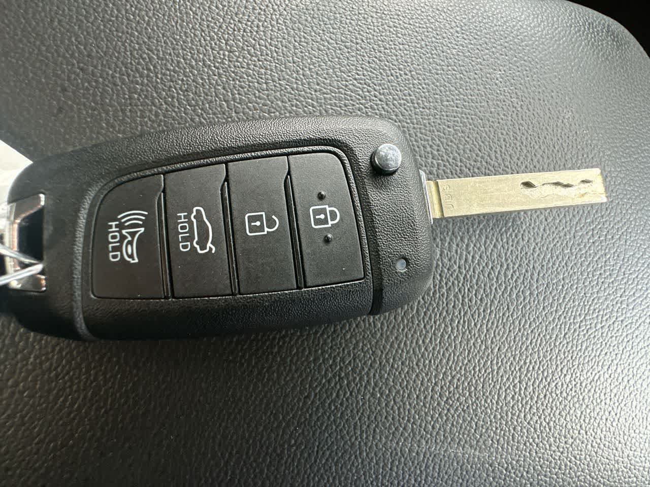 Used 2026 Hyundai Elantra SE FWD image 28
