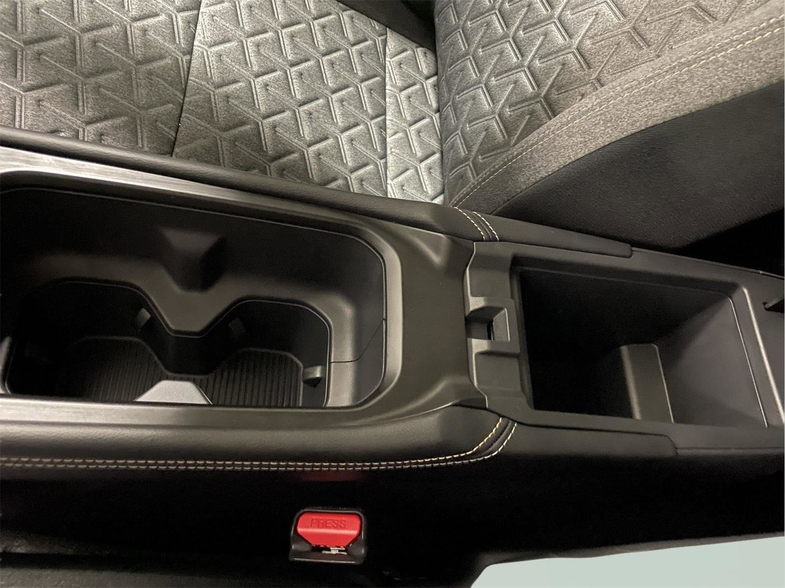 Used 2025 Nissan Kicks SV image 31