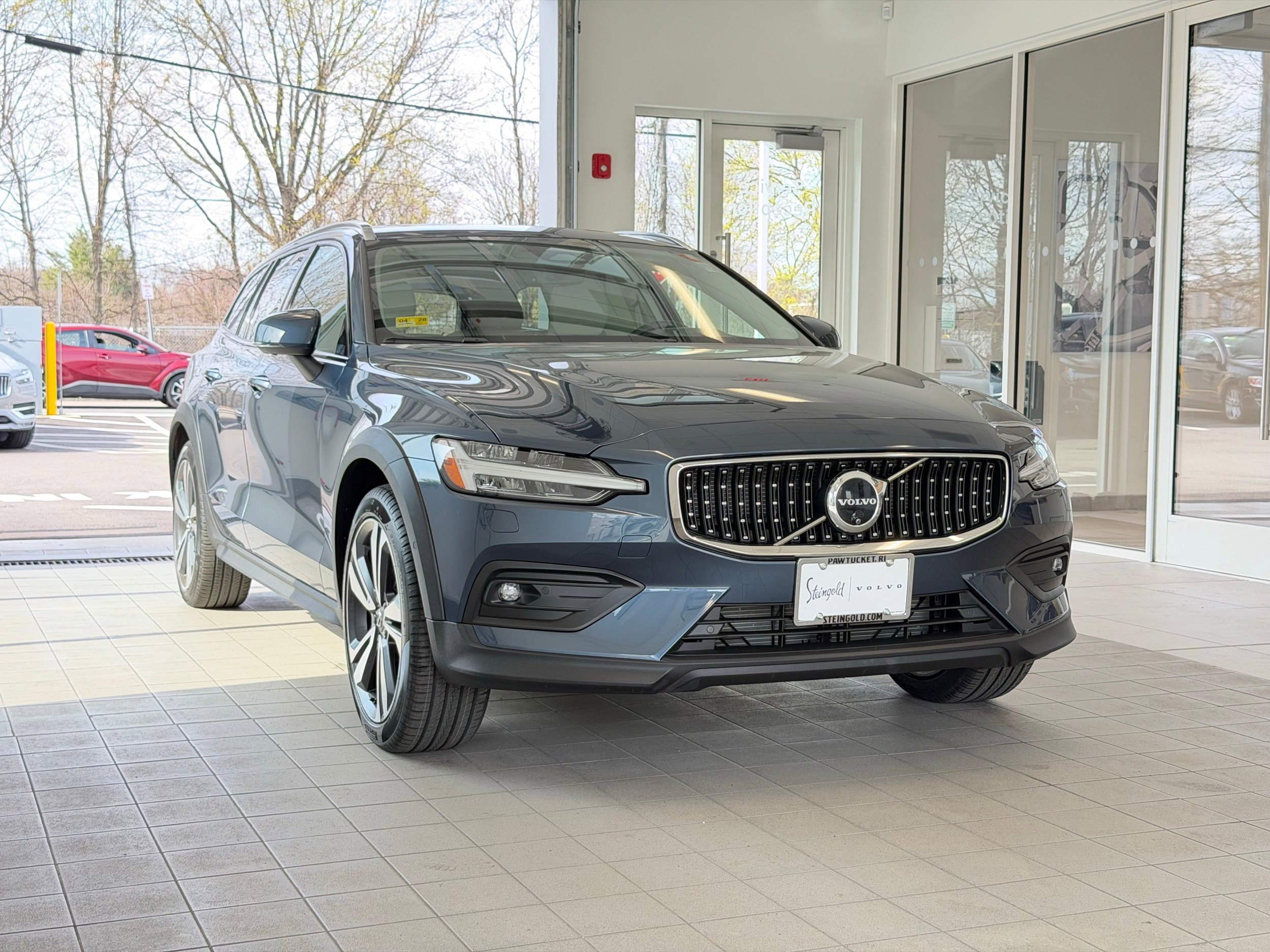 Certified 2025 Volvo V60 B5 Cross Country Plus AWD/4WD image 5