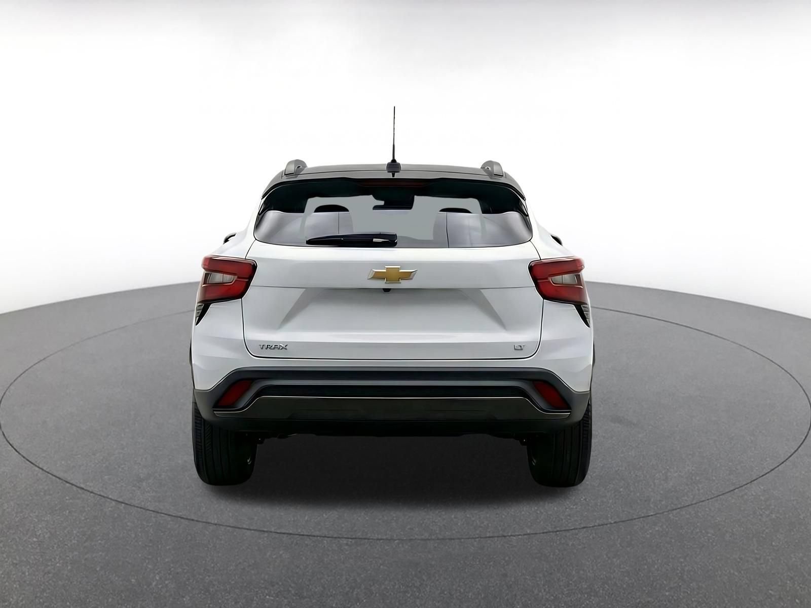 Used 2025 Chevrolet Trax LT FWD image 7