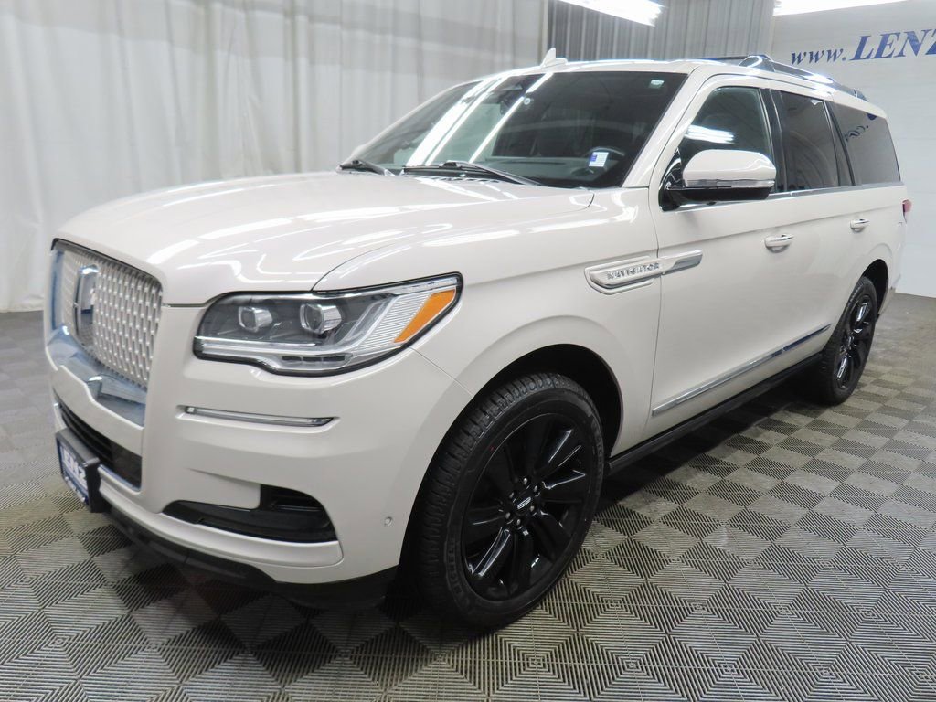 Used 2024 Lincoln Navigator Reserve w/ Equipment Group 201A image 6