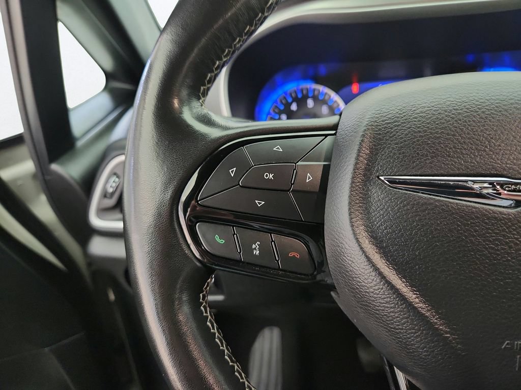 Used 2020 Chrysler Pacifica Touring-L w/ Advanced Safetytec Group AWD/4WD image 21