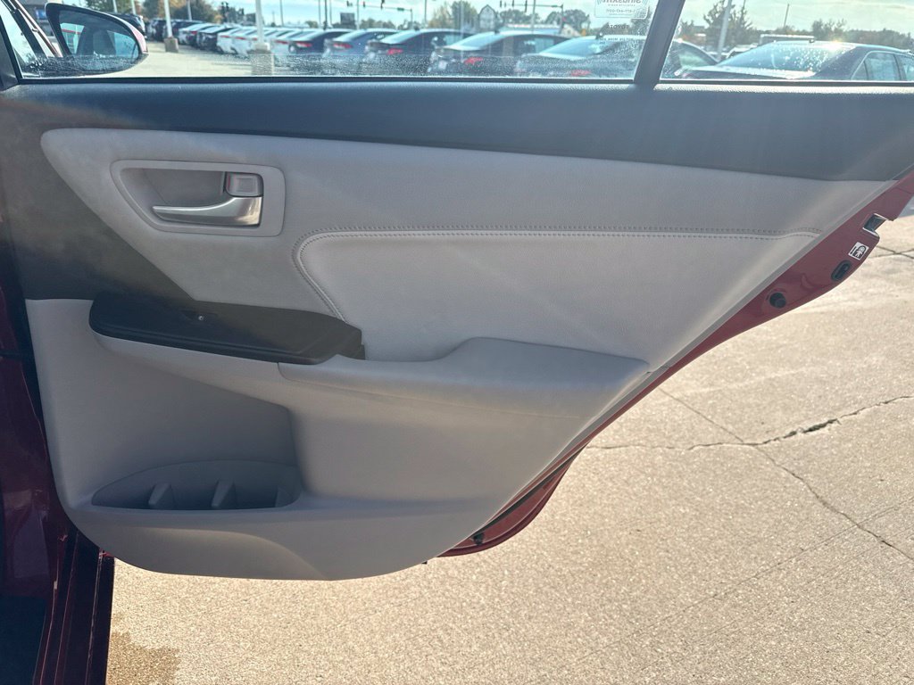 Used 2016 Toyota Camry XLE w/ Moonroof Package FWD image 21