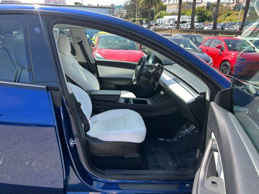 Used 2021 Tesla Model Y Long Range image 38