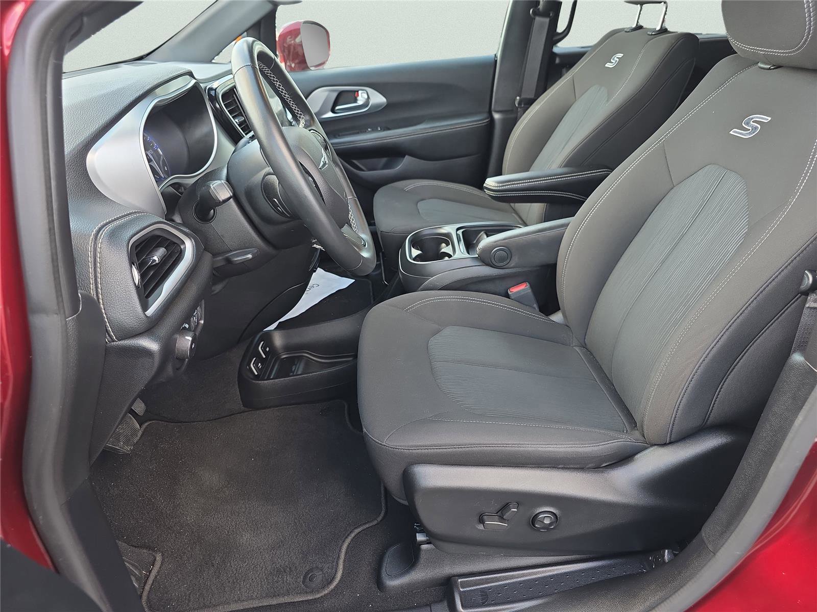 Used 2021 Chrysler Pacifica Touring w/ S Appearance Package image 11