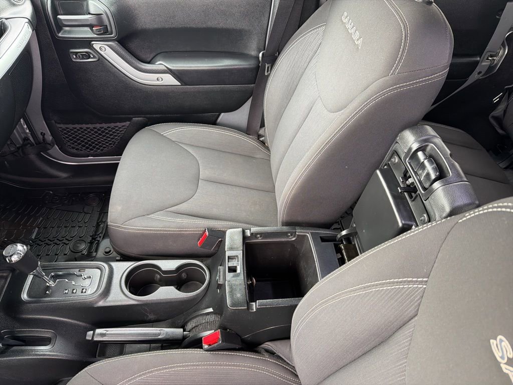 Used 2018 Jeep Wrangler Unlimited Sahara image 35