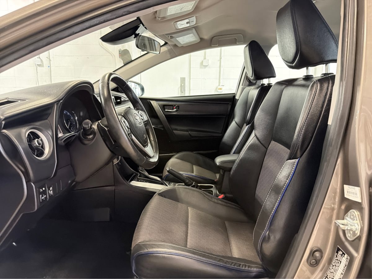 Used 2018 Toyota Corolla SE w/ Protection Package image 9