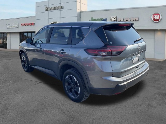 Used 2025 Nissan Rogue SV AWD/4WD image 5
