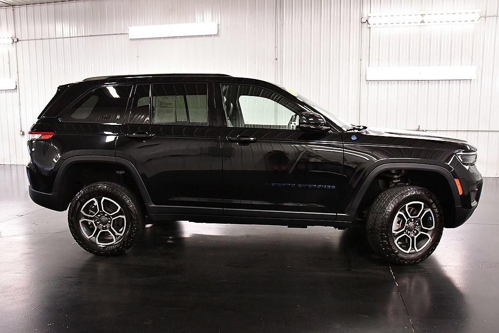 Used 2023 Jeep Grand Cherokee Trailhawk AWD/4WD image 8