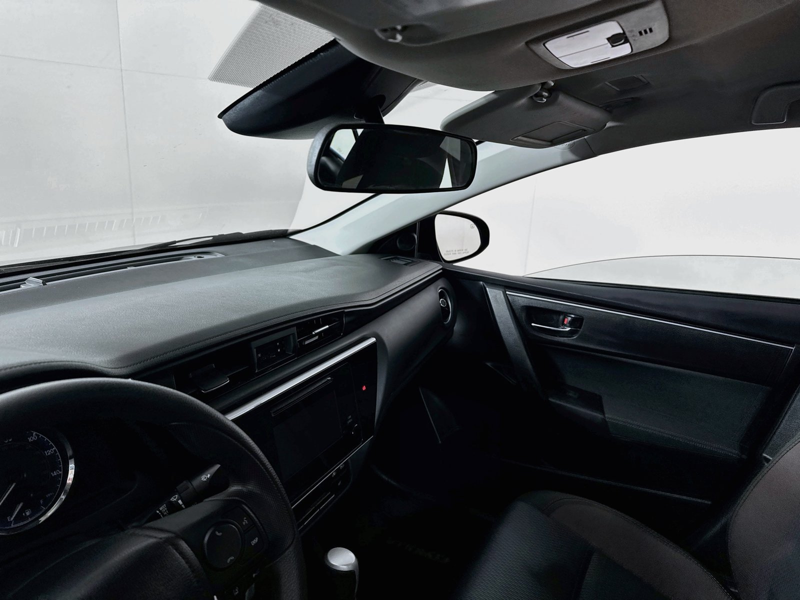 Used 2018 Toyota Corolla LE FWD image 6