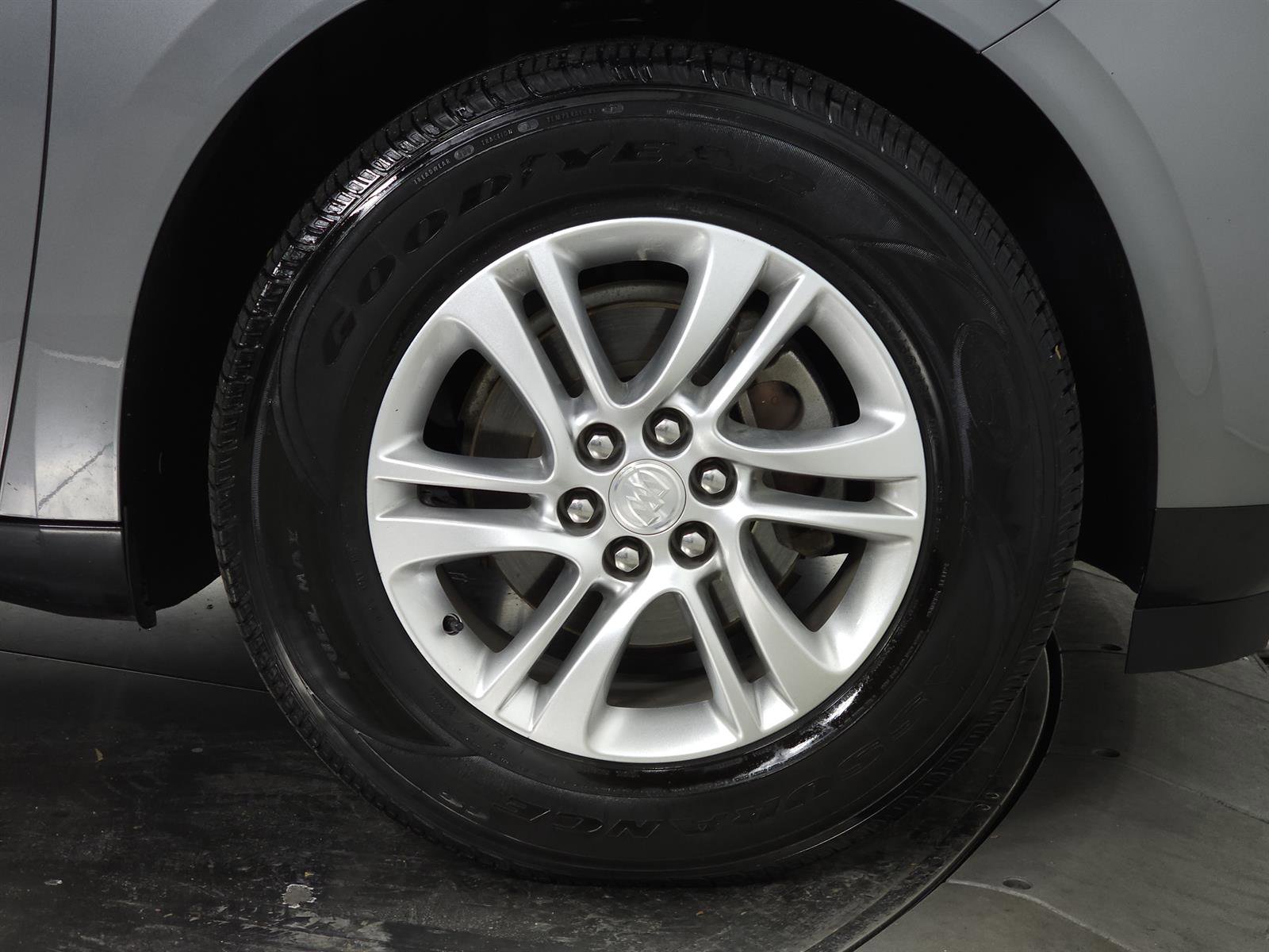 Used 2019 Buick Enclave Essence image 11