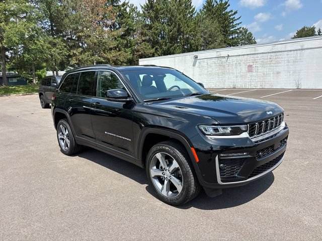 New 2026 Jeep Grand Cherokee Limited w/ Luxury Tech Group II AWD/4WD image 2