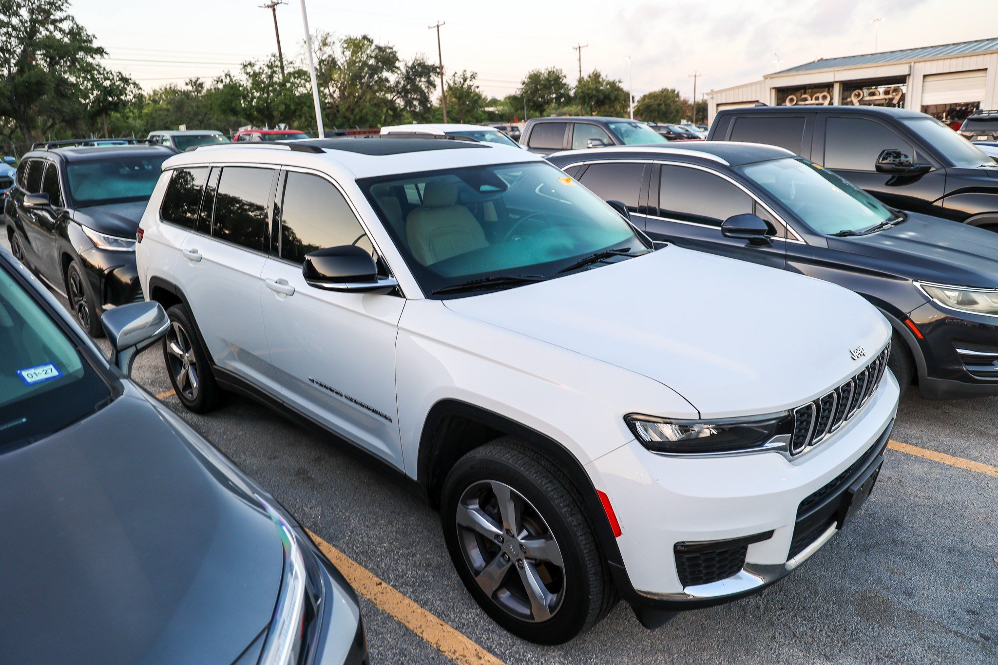 Used 2021 Jeep Grand Cherokee L Limited AWD/4WD image 7