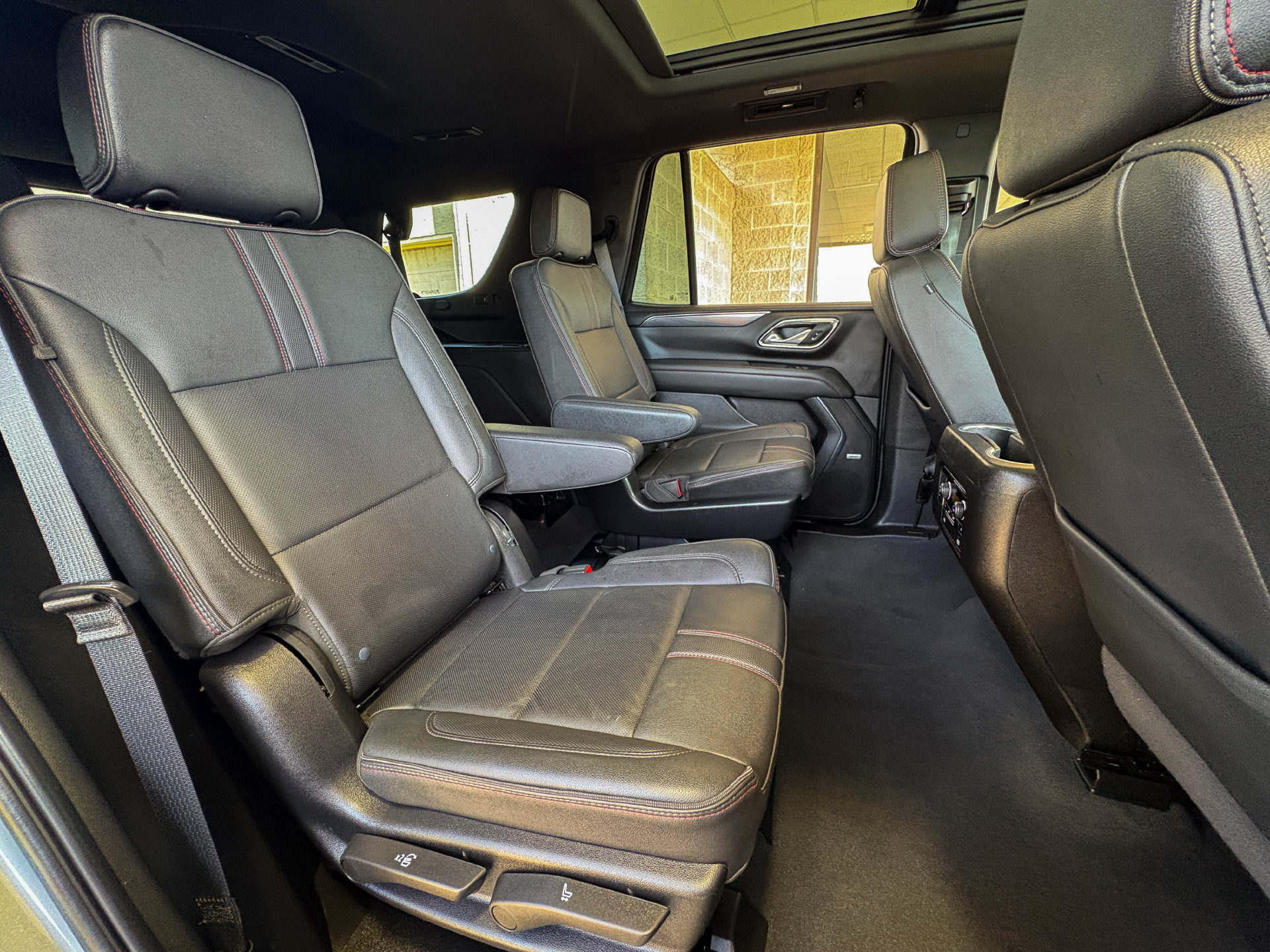Used 2024 Chevrolet Tahoe RST w/ Luxury Package AWD/4WD image 28