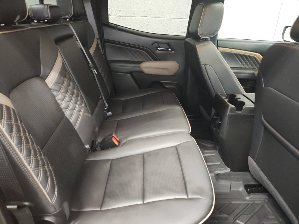 Used 2025 GMC Canyon Denali AWD/4WD image 11