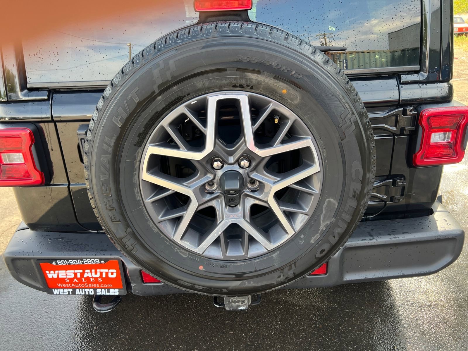 Used 2024 Jeep Wrangler Sahara image 30