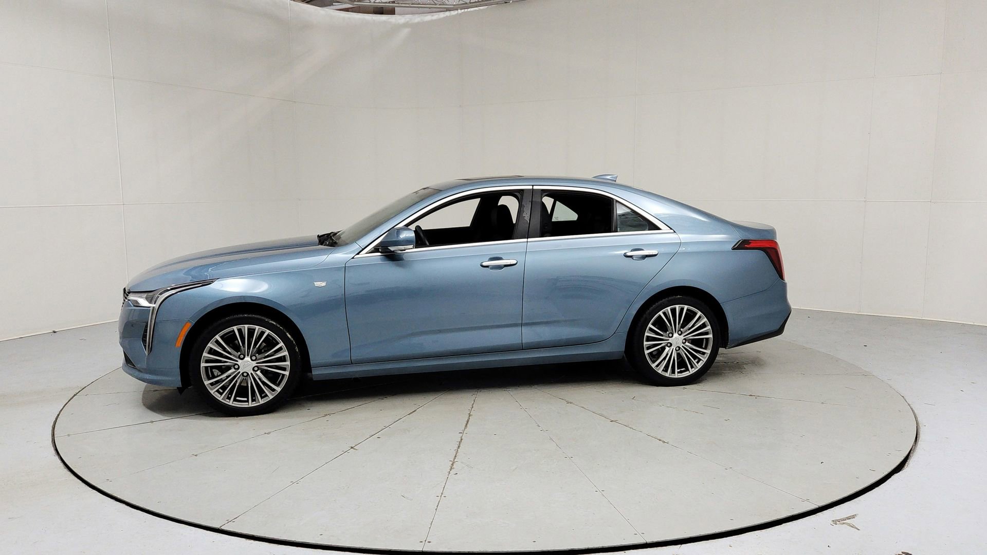 Used 2023 Cadillac CT4 Premium Luxury image 2