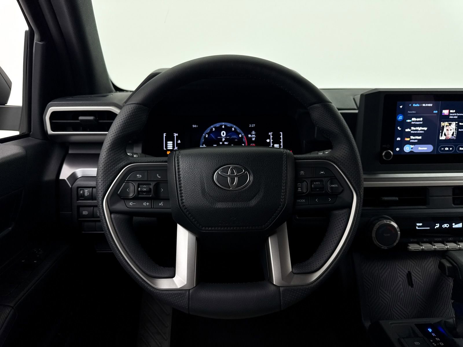 Used 2025 Toyota 4Runner SR5 AWD/4WD image 30