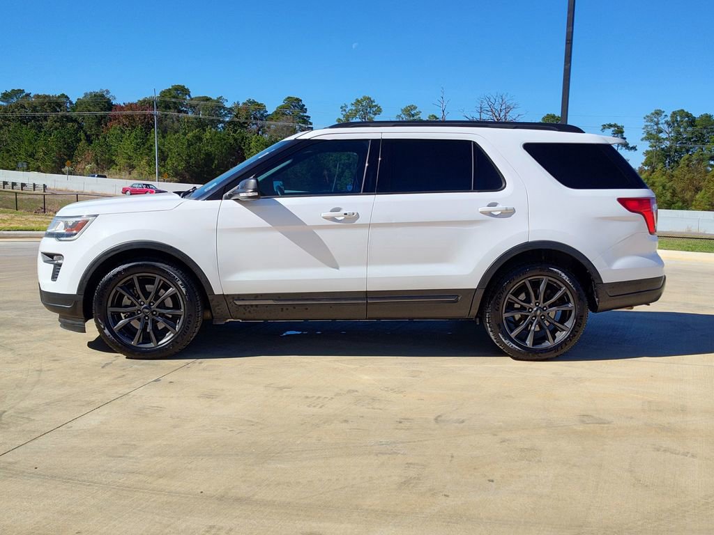 Used 2018 Ford Explorer XLT w/ Equipment Group 202A image 3