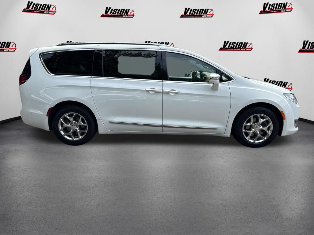 Used 2019 Chrysler Pacifica Limited w/ Advanced Safetytec Group FWD image 4