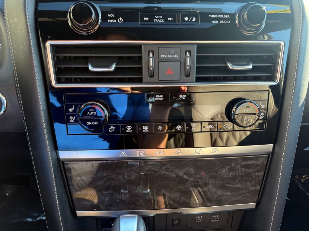 Used 2024 Nissan Armada Platinum w/ Captain's Chairs Package image 32