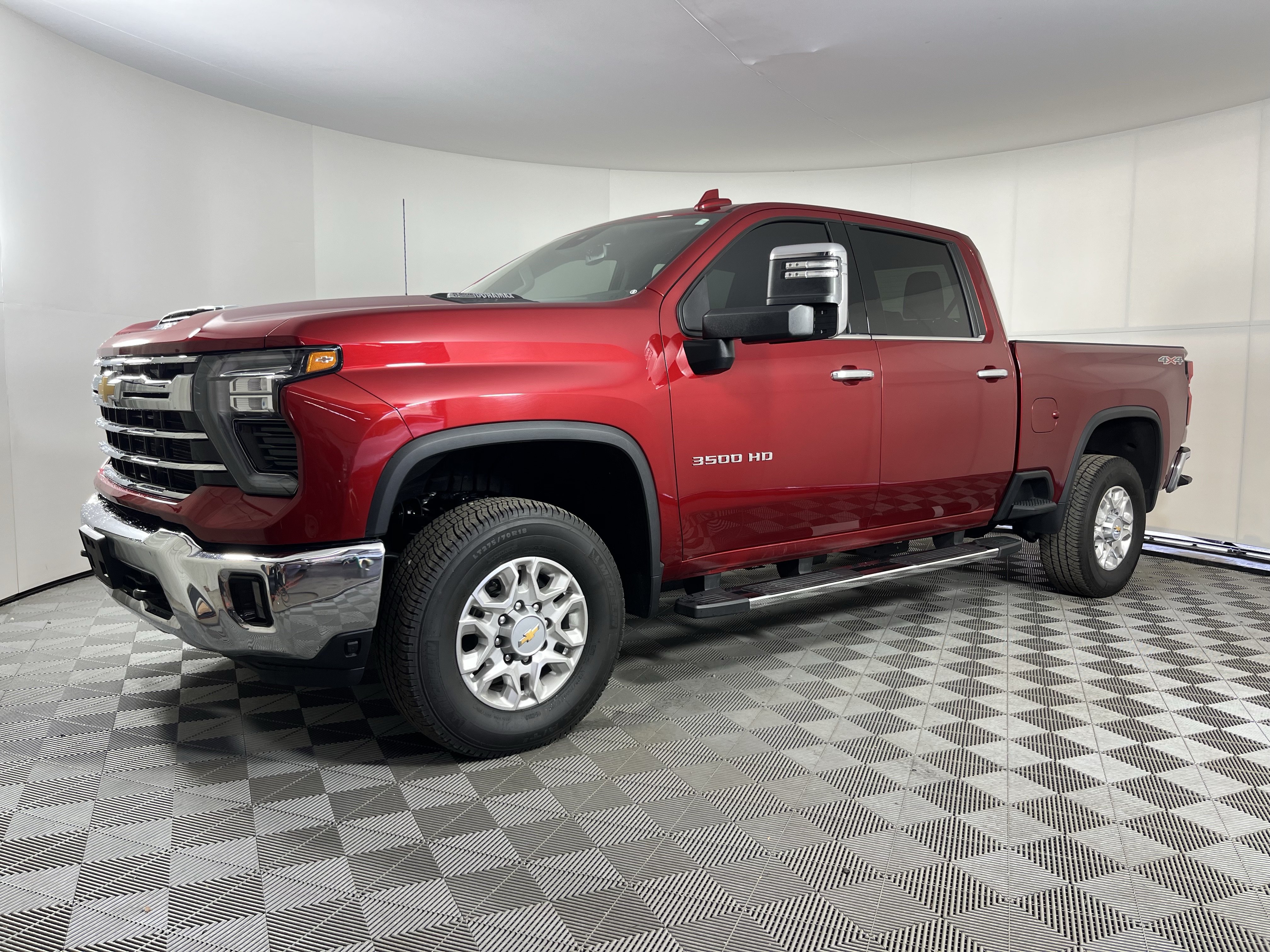 Used 2025 Chevrolet Silverado 3500 LTZ AWD/4WD image 2