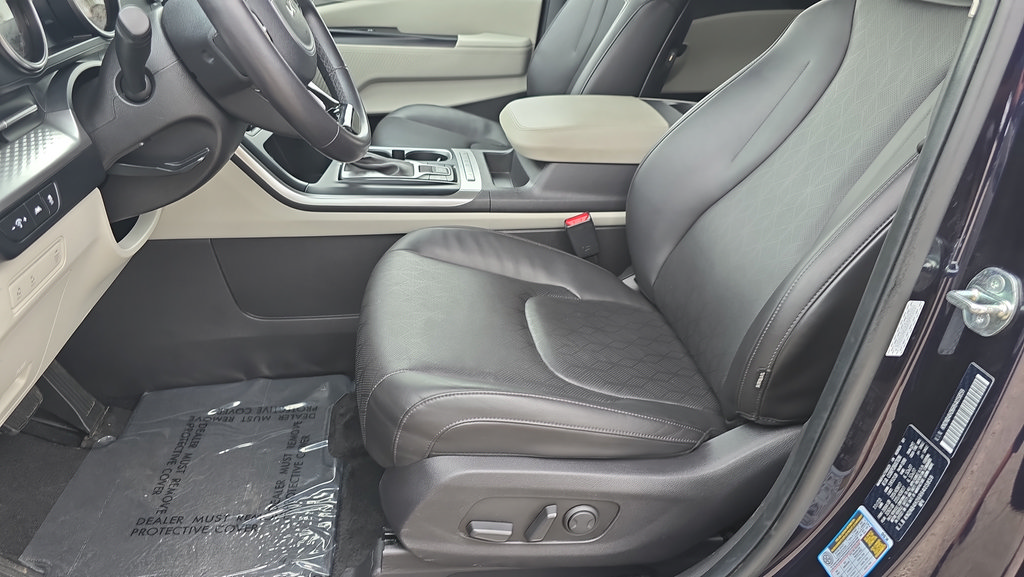 Used 2024 Kia Carnival LX FWD image 13