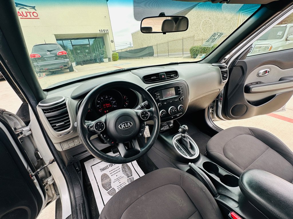 Used 2015 Kia Soul FWD image 16