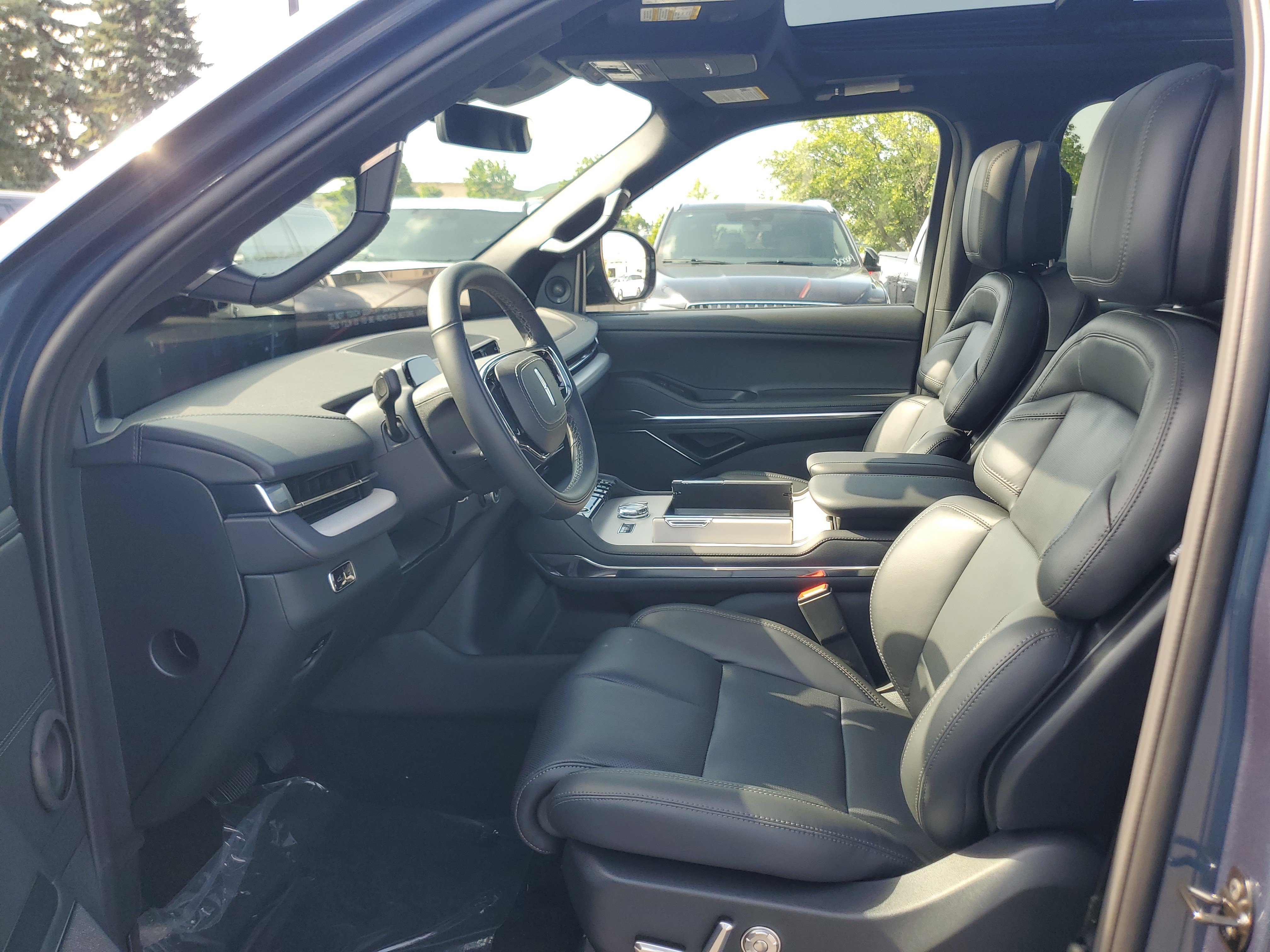 New 2027 Lincoln Navigator L Reserve w/ Jet Appearance Package AWD/4WD image 12