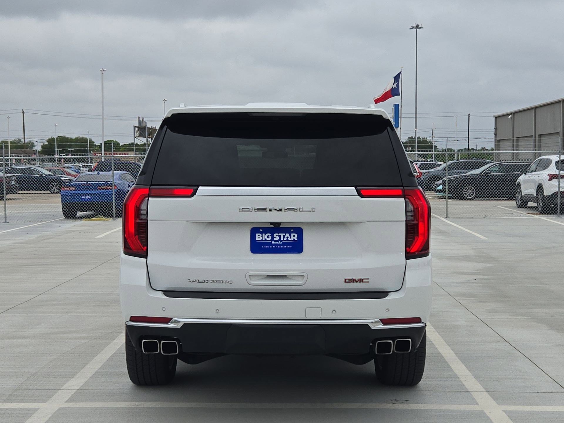Used 2025 GMC Yukon XL Denali AWD/4WD image 5