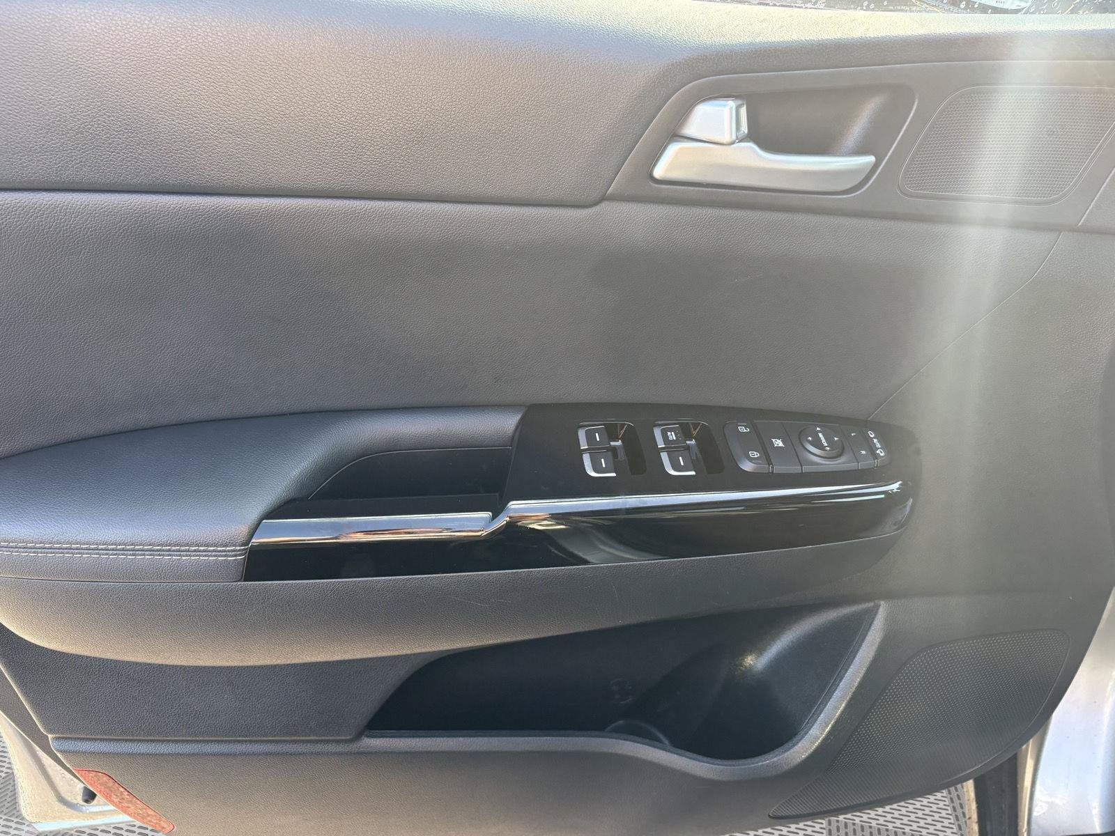 Used 2021 Kia Sportage S w/ S AWD Premium Package image 12