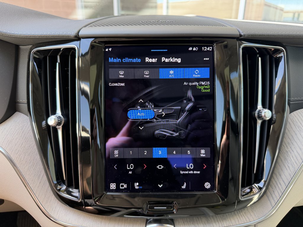 Used 2022 Volvo XC60 B5 Inscription w/ Advanced Package FWD image 23