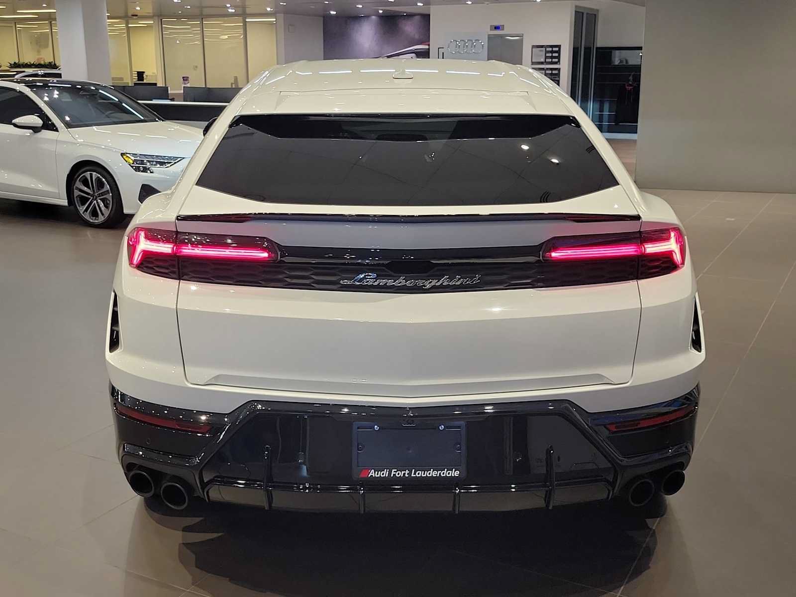 Used 2025 Lamborghini Urus SE AWD/4WD image 5