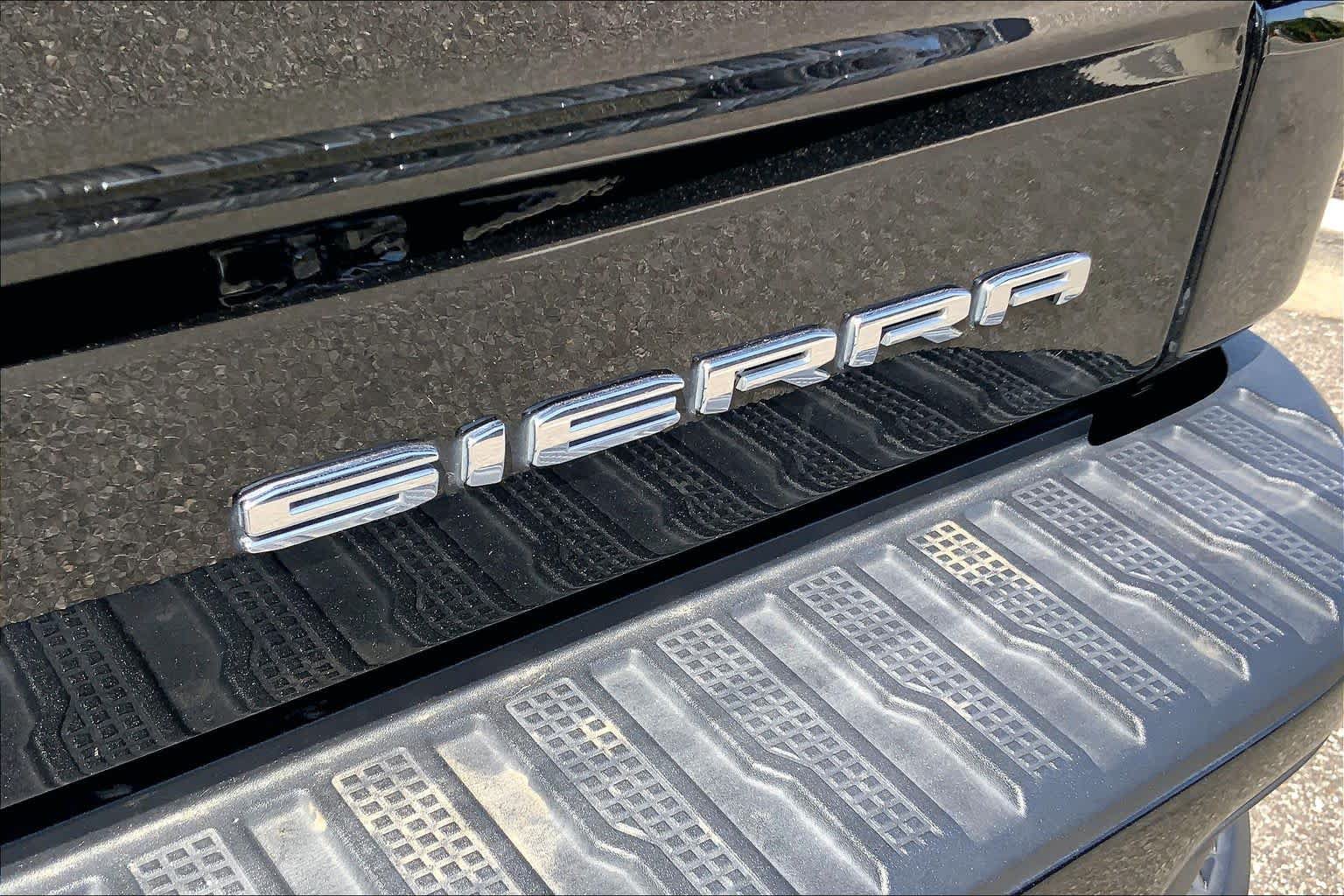 Used 2024 GMC Sierra 1500 Denali w/ Denali Reserve Package AWD/4WD image 8