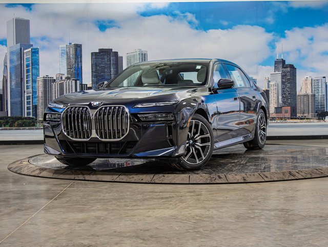 Used 2026 BMW 740i xDrive w/ Premium Package AWD/4WD image 2