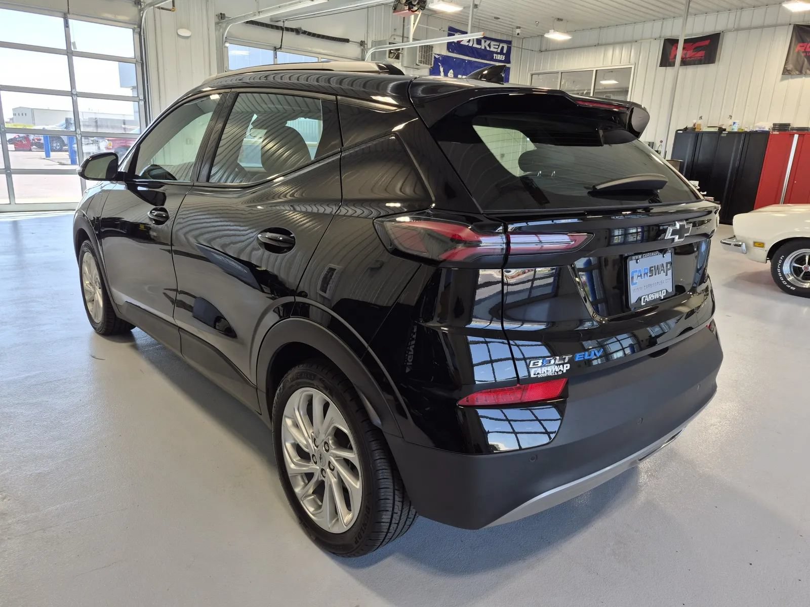 Used 2023 Chevrolet Bolt EUV LT w/ Comfort Package FWD image 5