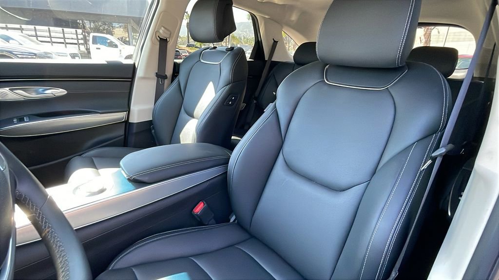 Used 2025 Genesis GV70 2.5T w/ Select Package image 15