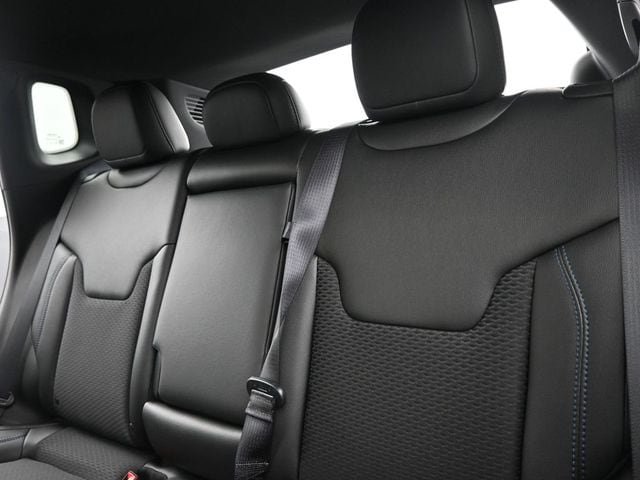 New 2025 Jeep Compass Latitude w/ Convenience Group AWD/4WD image 14