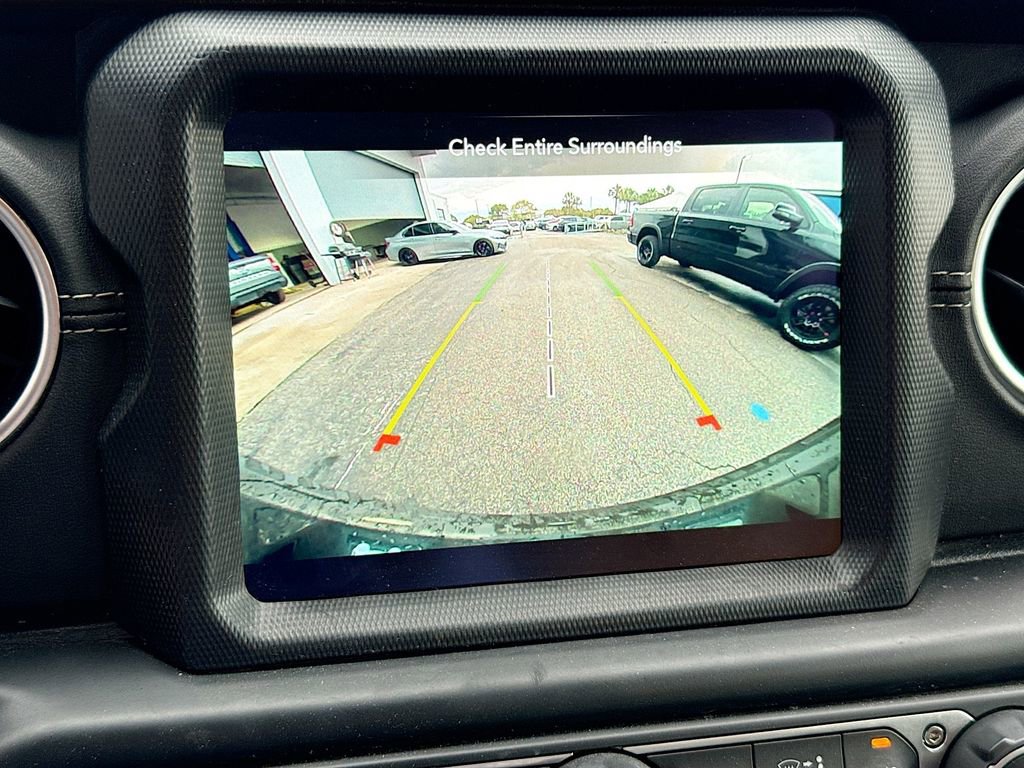 Used 2021 Jeep Wrangler Unlimited Sahara w/ Cold Weather Group image 15