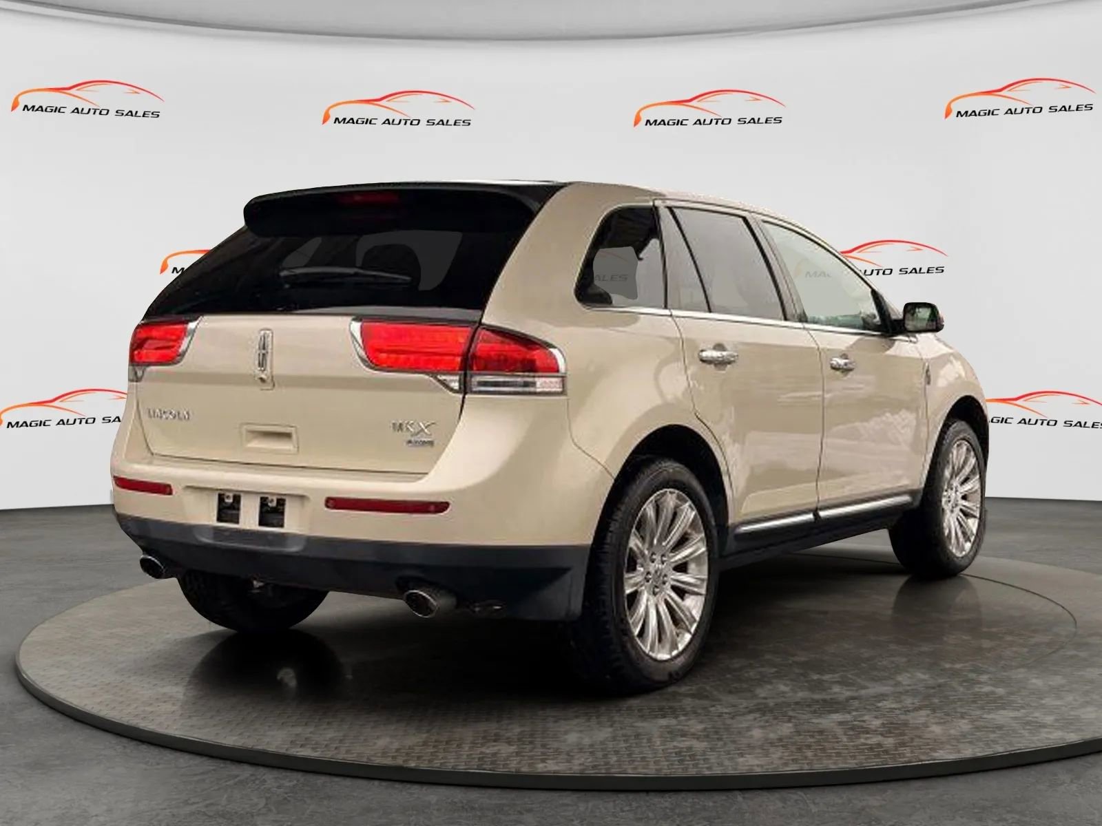 Used 2014 Lincoln MKX AWD w/ Equipment Group 102A image 9