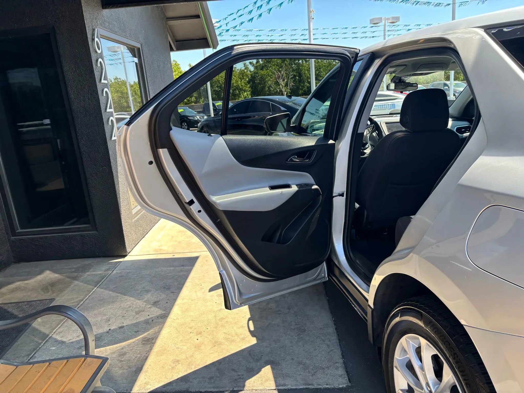 Used 2021 Chevrolet Equinox LT w/ LPO, Cargo Package image 9