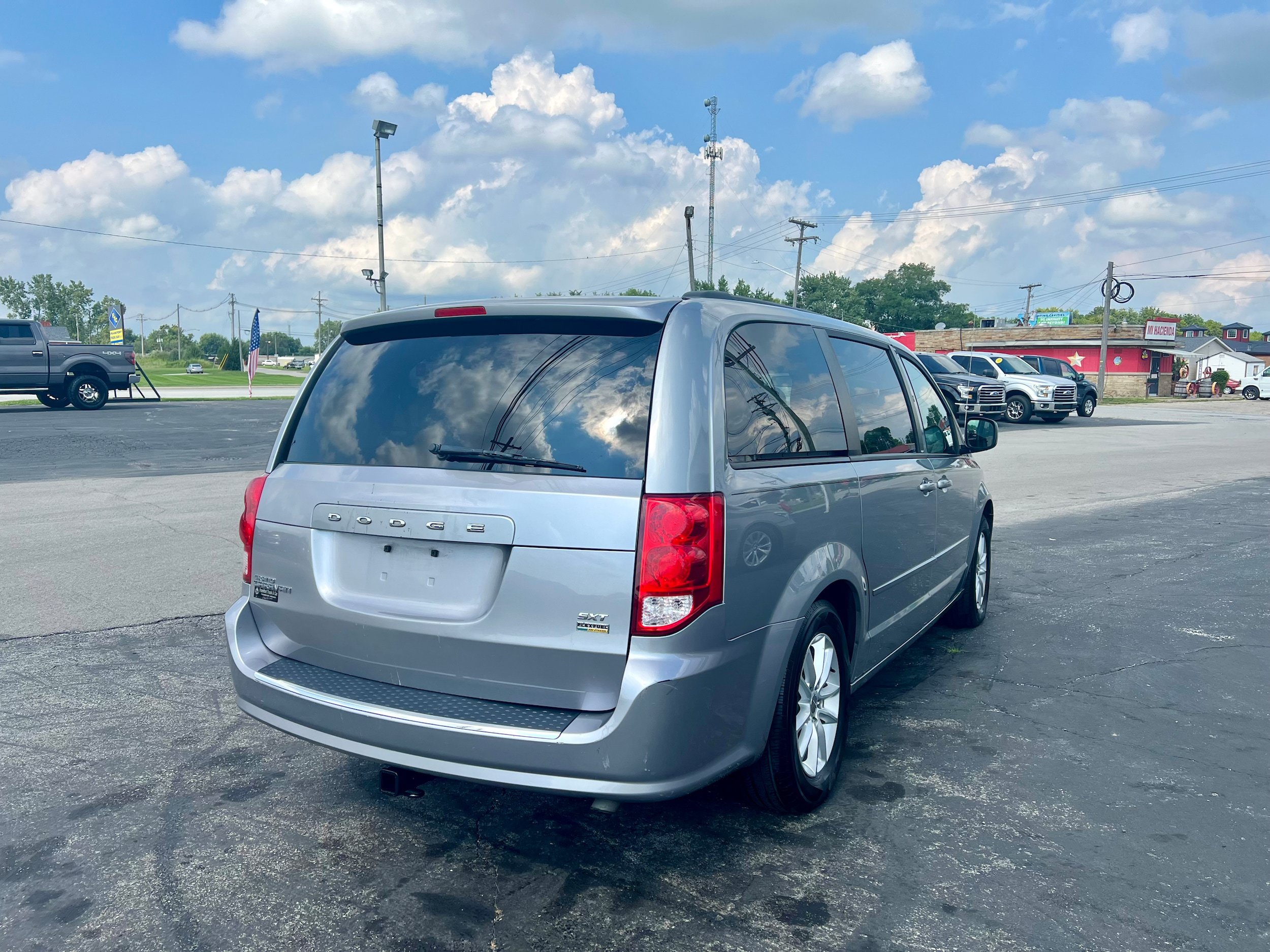 Used 2014 Dodge Grand Caravan SXT FWD image 4