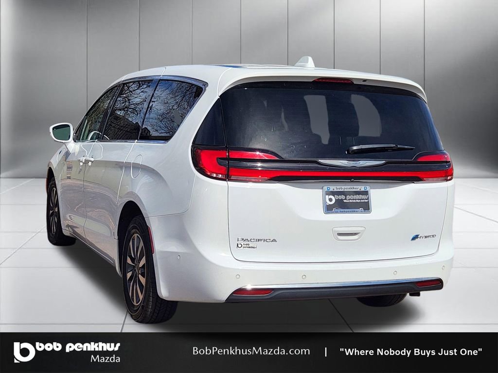 Used 2022 Chrysler Pacifica Touring-L w/ Uconnect Theater Family Group image 27