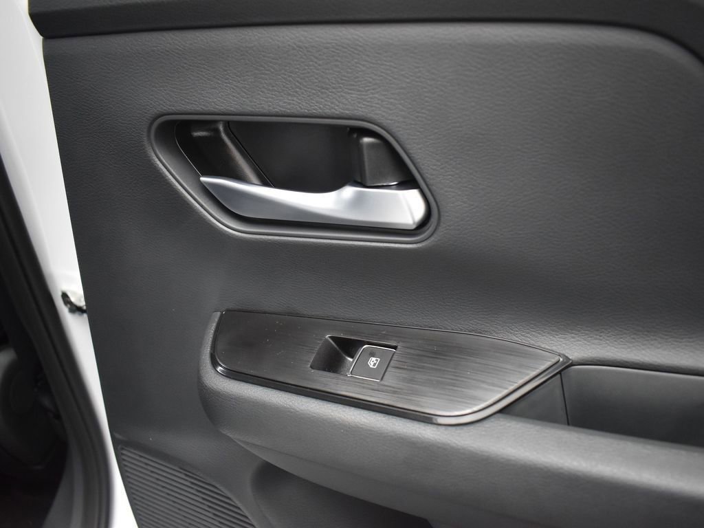 New 2026 Nissan Kicks SR w/ Cold Weather Package image 19