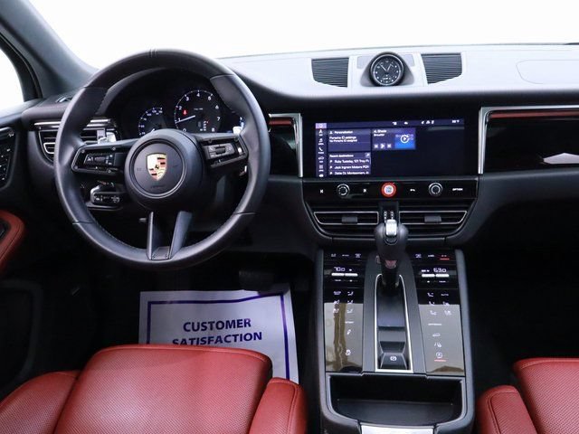 Certified 2024 Porsche Macan AWD/4WD image 16