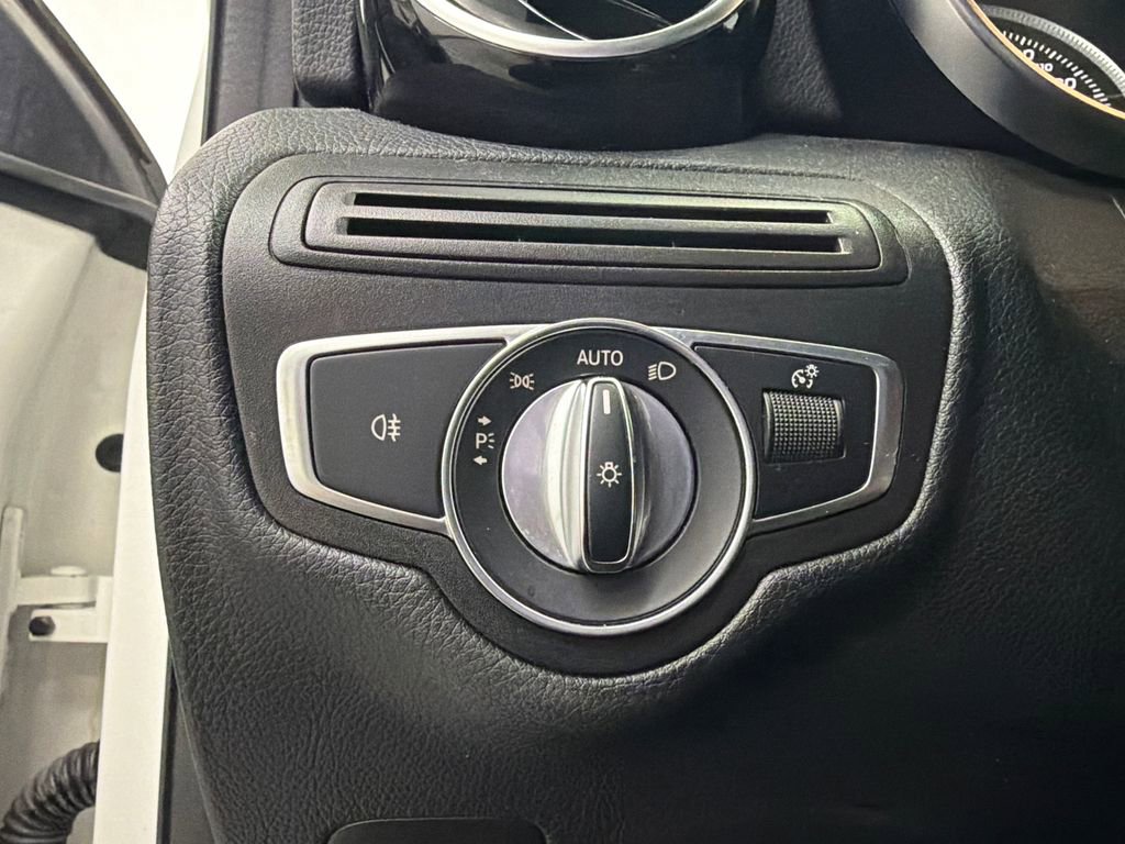 Used 2019 Mercedes-Benz GLC 300 w/ Premium Package image 33